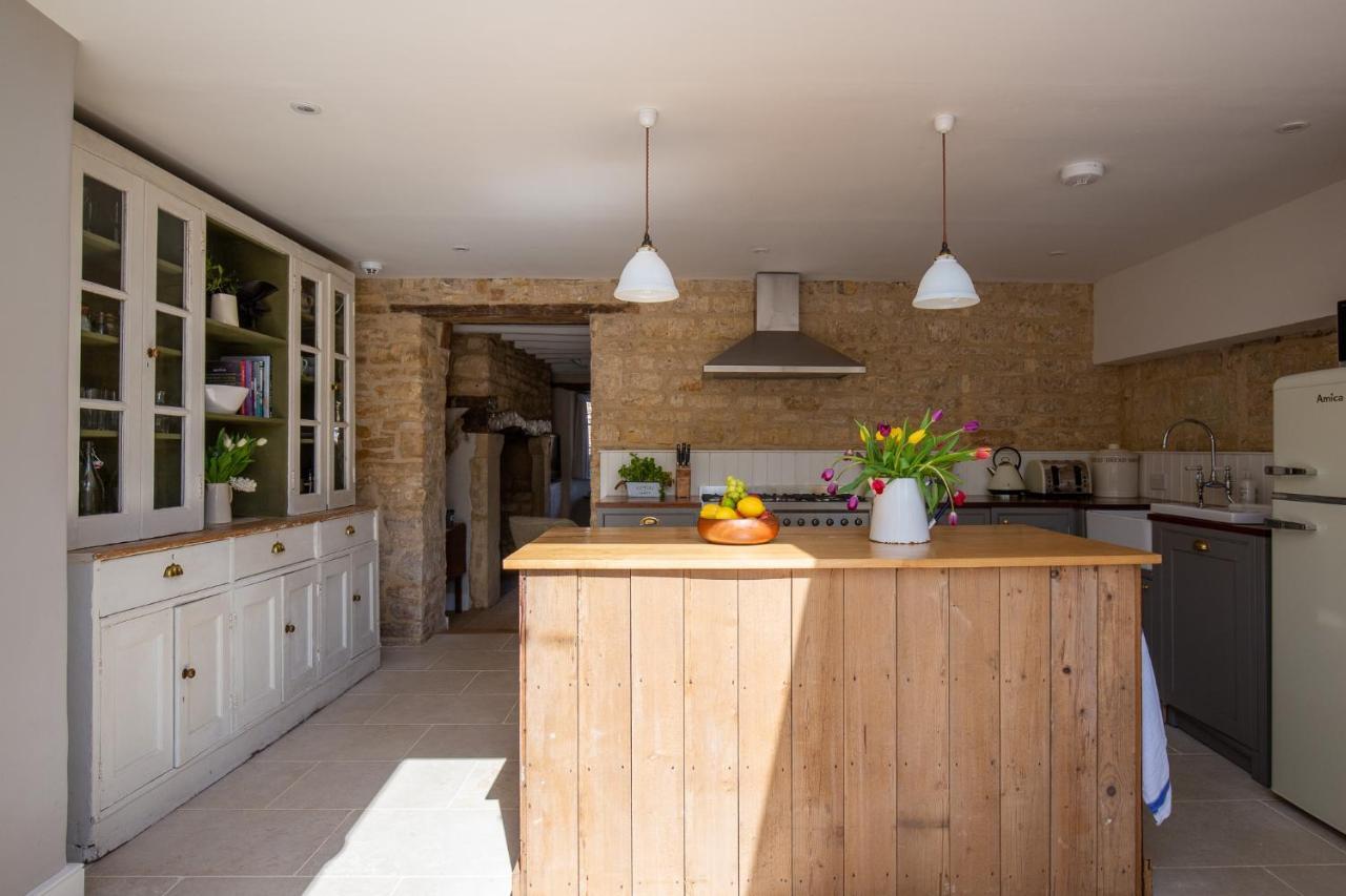 Gleneda Cottage - A Renovated, Traditional Cotswold Cottage Full Of Charm With Fireplace And Garden Bourton on the Hill 외부 사진