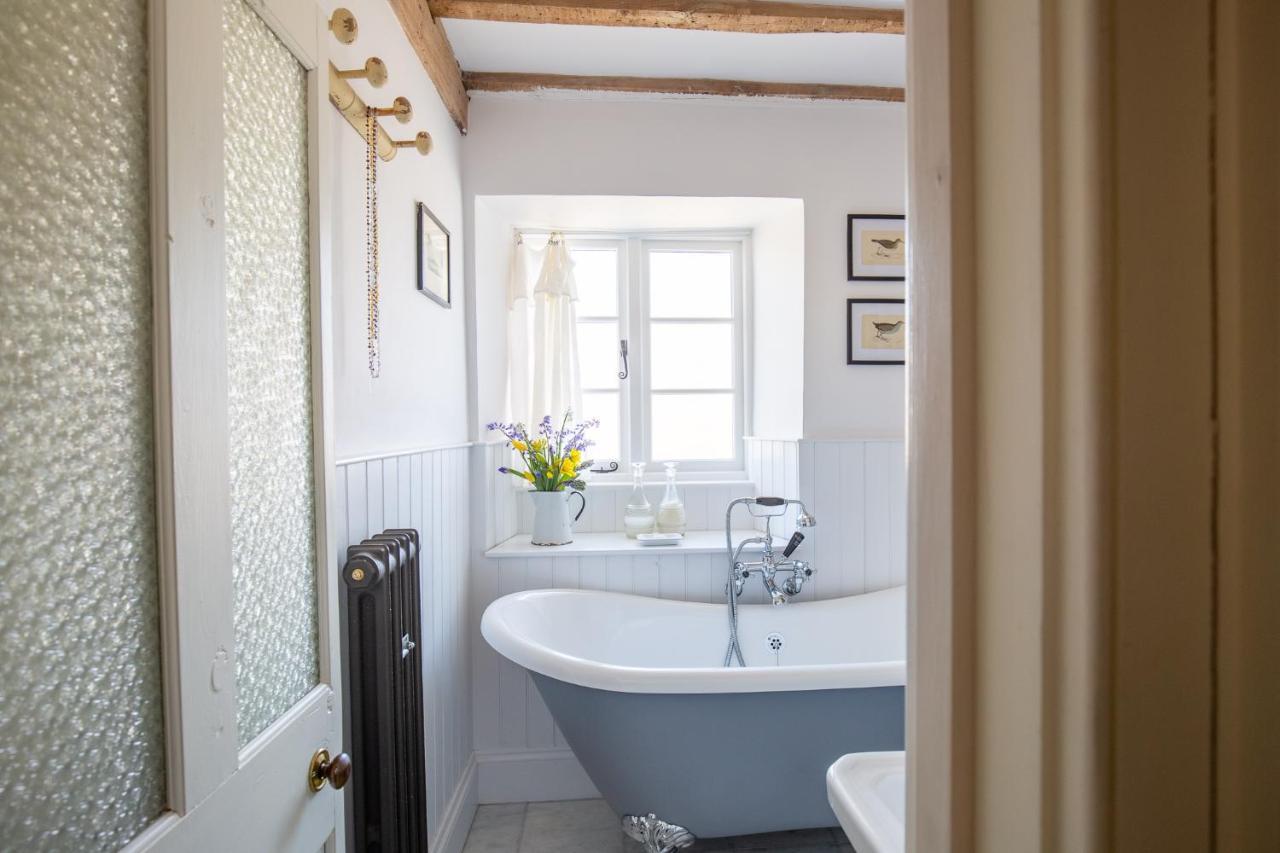 Gleneda Cottage - A Renovated, Traditional Cotswold Cottage Full Of Charm With Fireplace And Garden Bourton on the Hill 외부 사진
