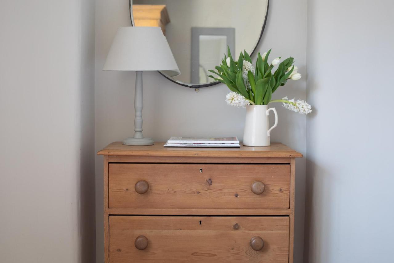 Gleneda Cottage - A Renovated, Traditional Cotswold Cottage Full Of Charm With Fireplace And Garden Bourton on the Hill 외부 사진