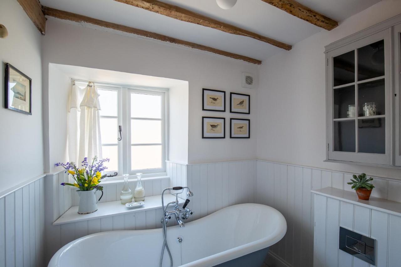 Gleneda Cottage - A Renovated, Traditional Cotswold Cottage Full Of Charm With Fireplace And Garden Bourton on the Hill 외부 사진