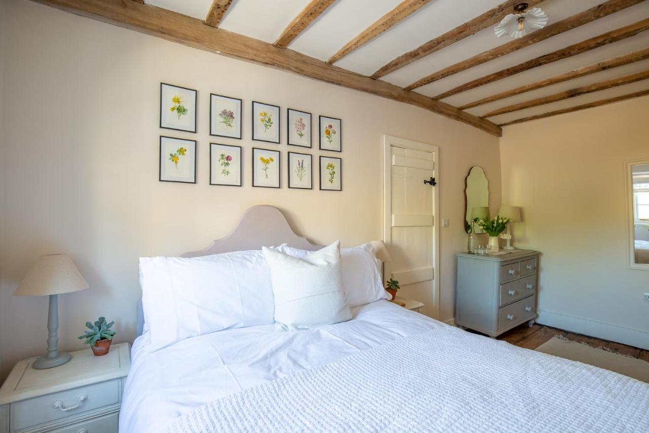 Gleneda Cottage - A Renovated, Traditional Cotswold Cottage Full Of Charm With Fireplace And Garden Bourton on the Hill 외부 사진